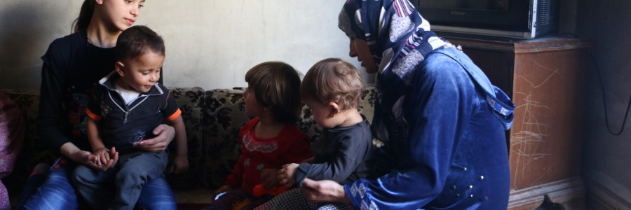 عائلة نازحة من كوباني الى الشيخ مقصود