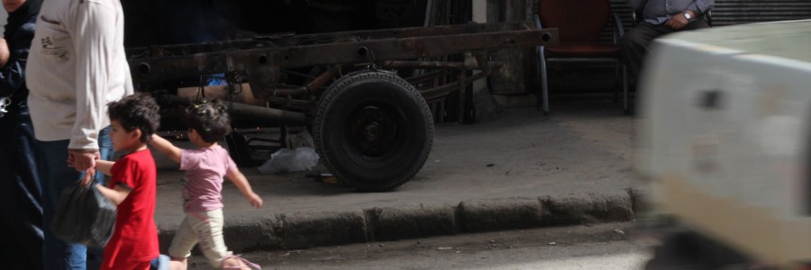 تستمر الحياة مع هذه العائلة الصامدة رغم القصف المستمر على حي المعادي في حلب