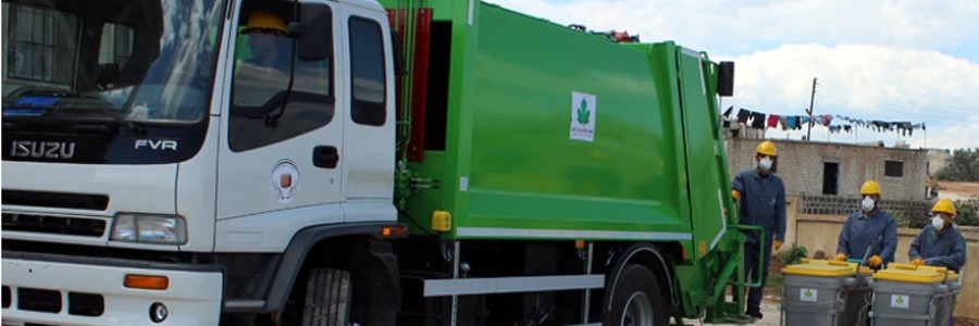 شاحنات جديدة لنقل النفايات إلى المكب الجديد في كفرنبل تصوير مصطفى الجلل