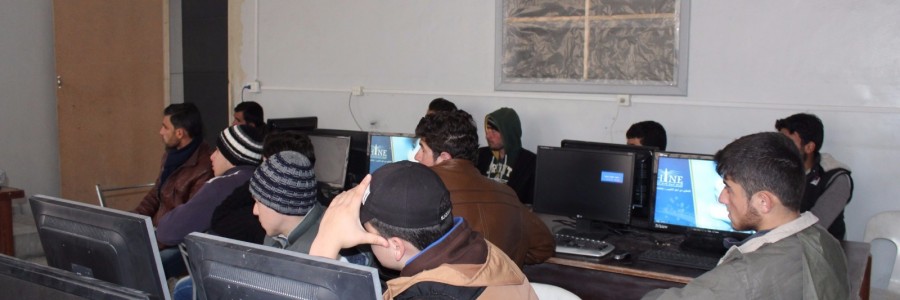 الطلاب-يتابعون-الشرح-في-معهد-شاين-تصوير-سونيا-العلي