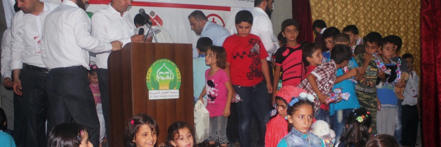 فرحة الأطفال في الحفل السنوي الأول لتكريم الأيتام في إدلب تصوير محمد رافع جعار