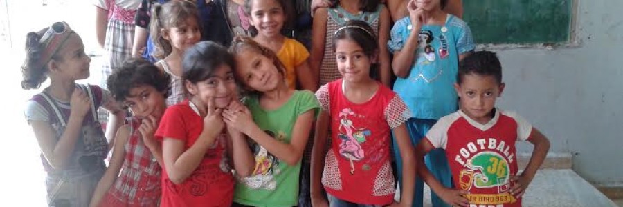 الأطفال في حي الوعر يتلقون المساعدة والدعم النفسي تصوير طارق